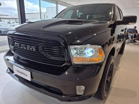 RAM CLASSIC 5.7 V8 GASOLINA LARAMIE CD 4X4 AUTOMÁTICO